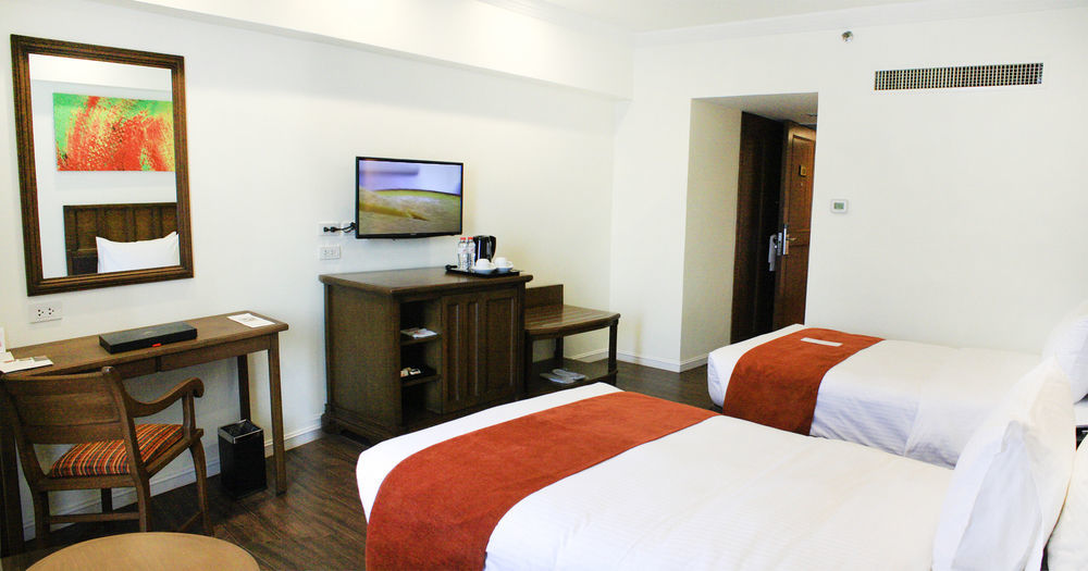 Manila Pavilion Hotel And Casino 4* Manila