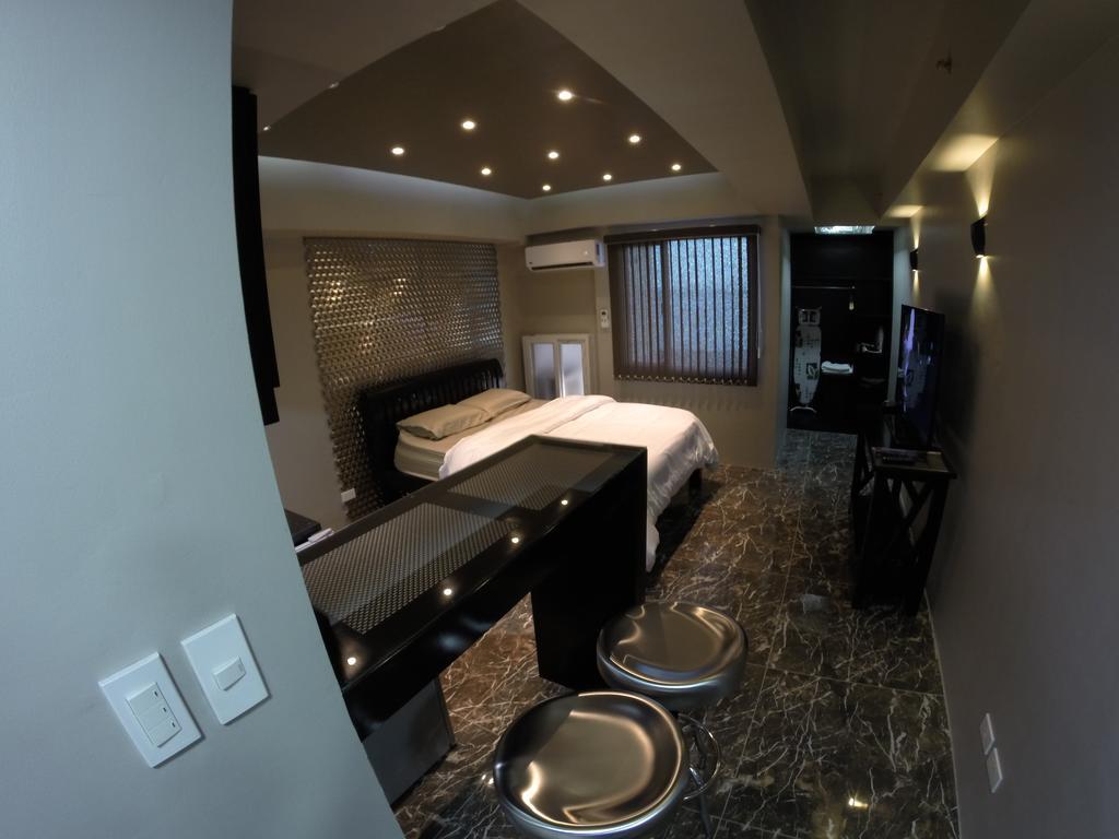 Burgundy Mckinley Place Service Apartment *