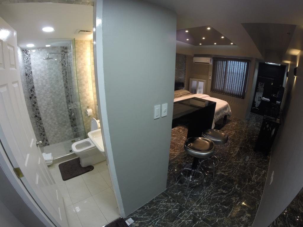 Burgundy Mckinley Place Service Apartment Apartment *