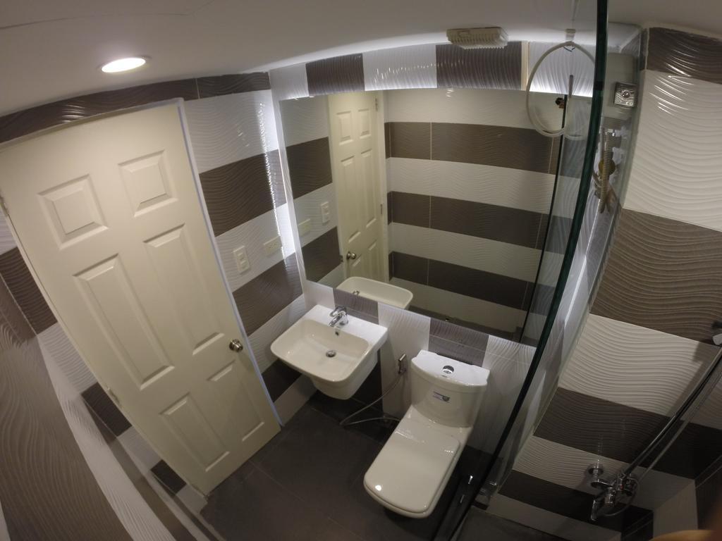 Burgundy Mckinley Place Service Apartment Apartment