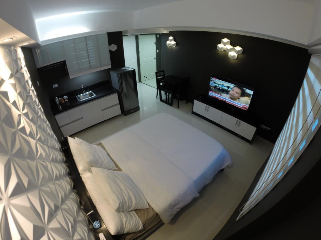 Burgundy Mckinley Place Service Apartment Apartment Manila