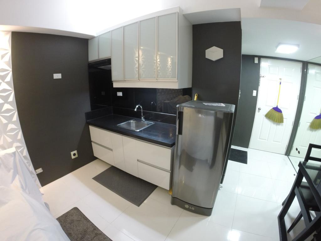 Burgundy Mckinley Place Service Apartment * Manila