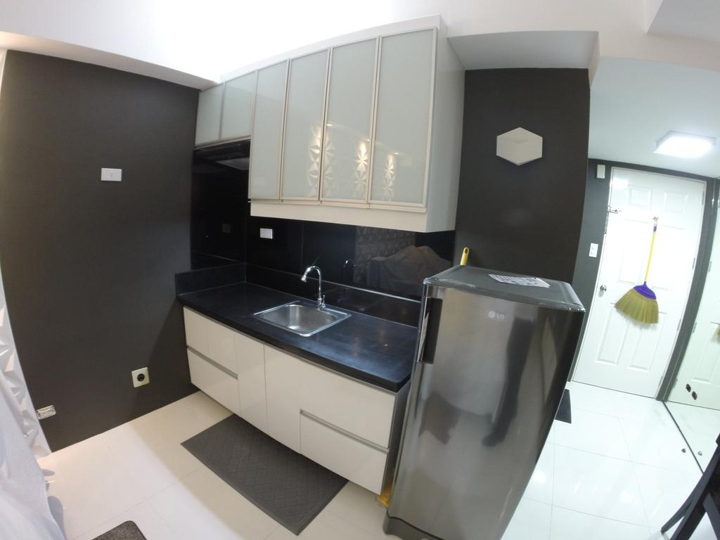 Burgundy Mckinley Place Service Apartment Apartment Manila
