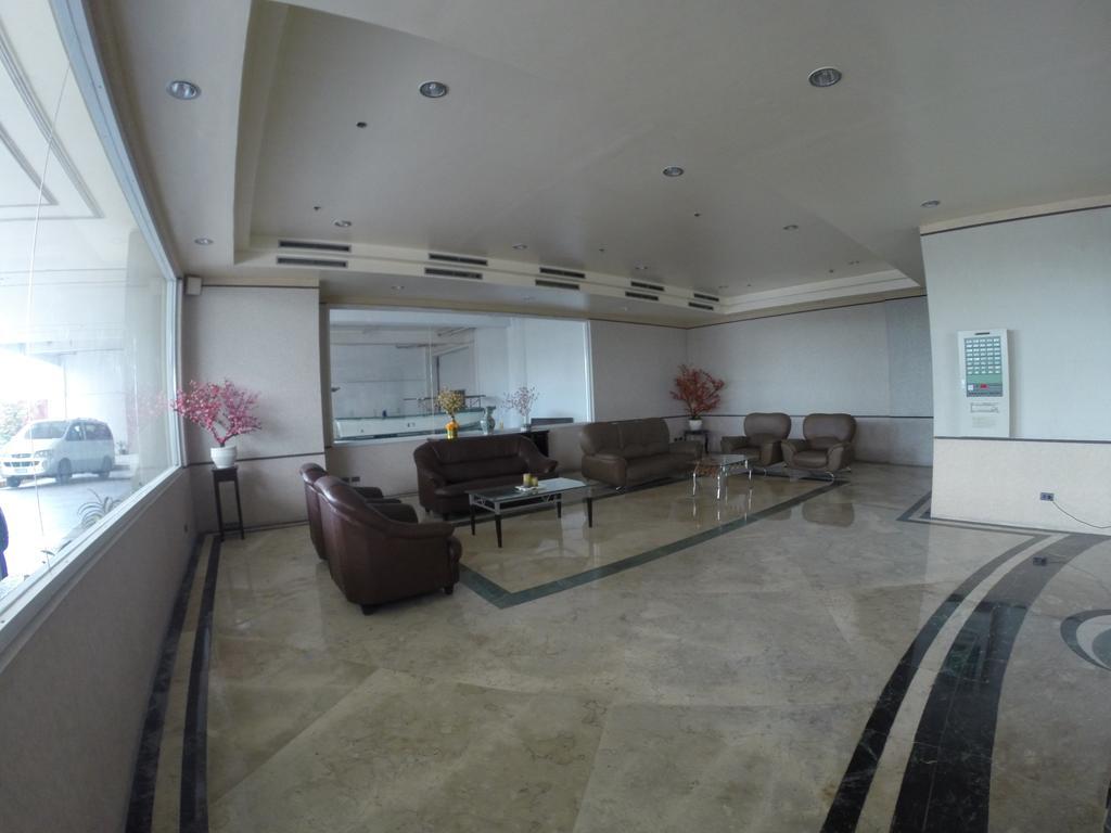 Burgundy Mckinley Place Service Apartment Apartment Manila