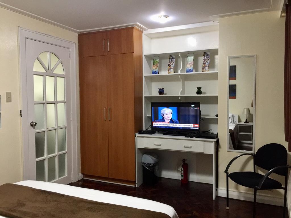 Mch Suites At Robinson's Place Residences *