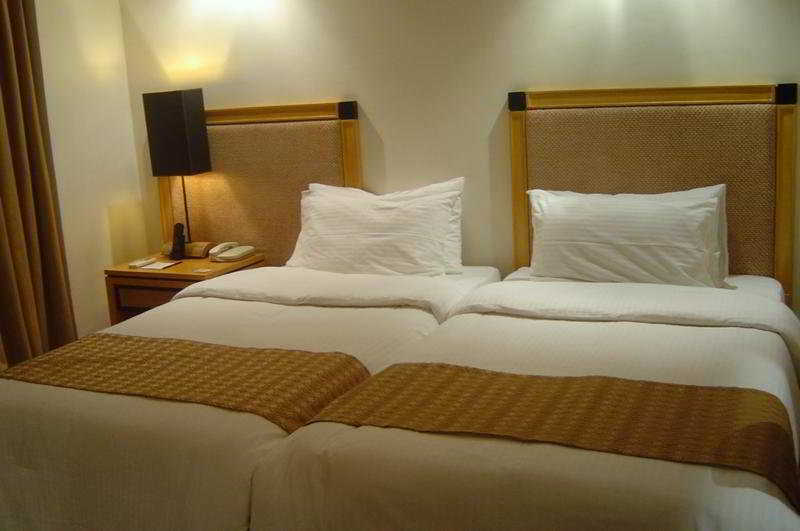 G By Waterfront 3* Manila
