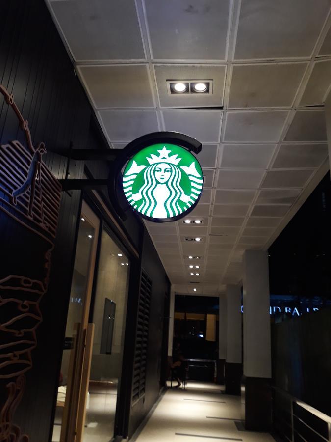 150 Newport - Near Naia T3 Airport *