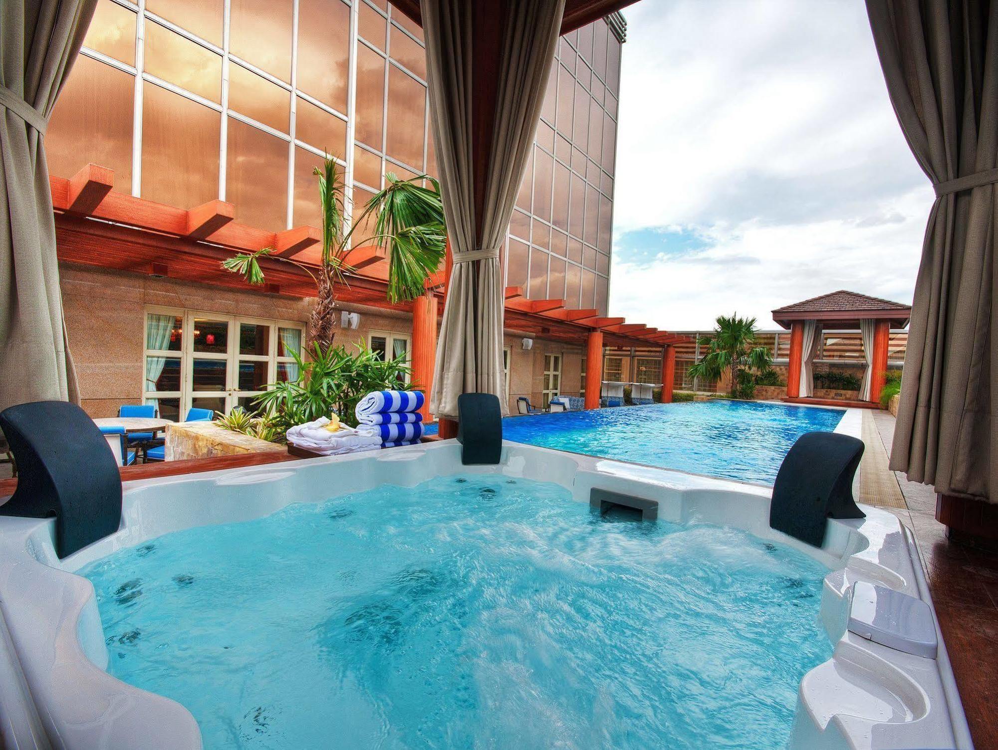Hotel Maxims Hotel Manila