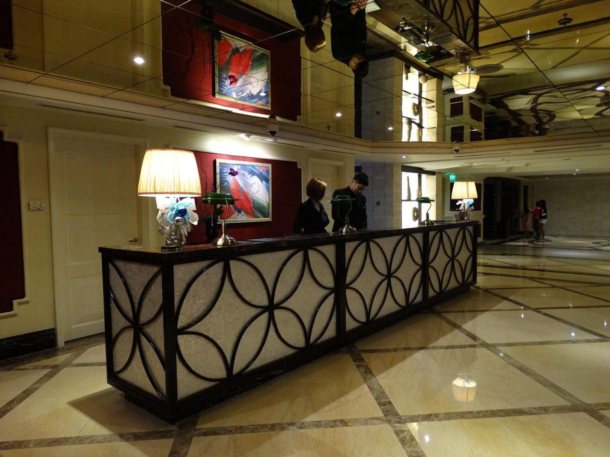 Maxims Hotel 5*