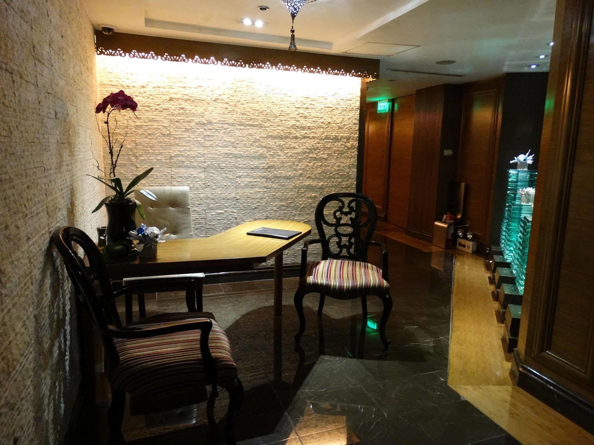 Maxims Hotel 5*