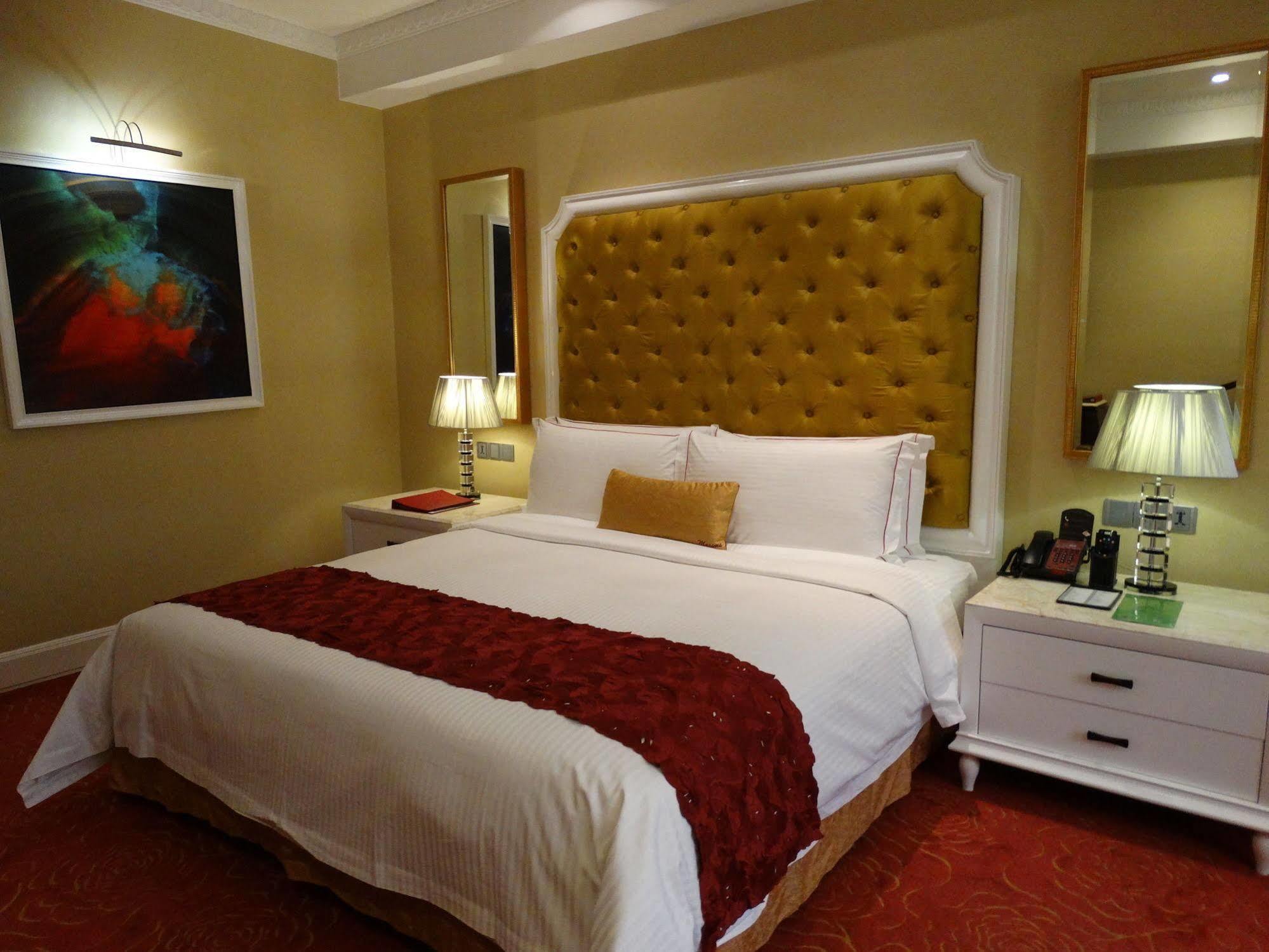 Maxims Hotel Manila
