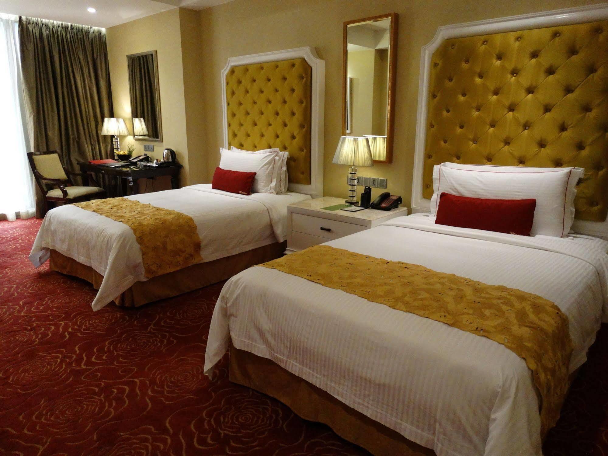 Maxims Hotel
