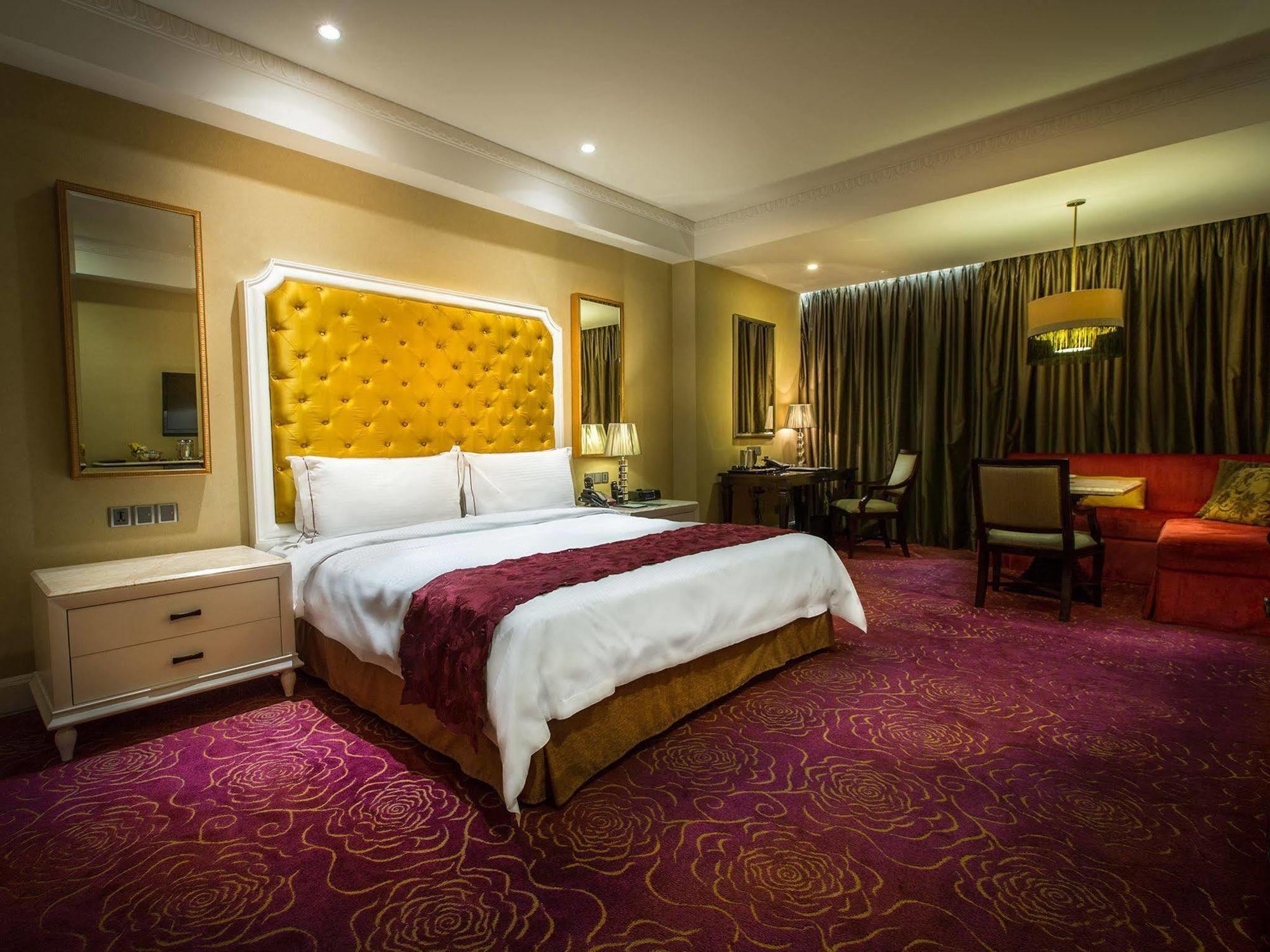 Maxims Hotel Manila