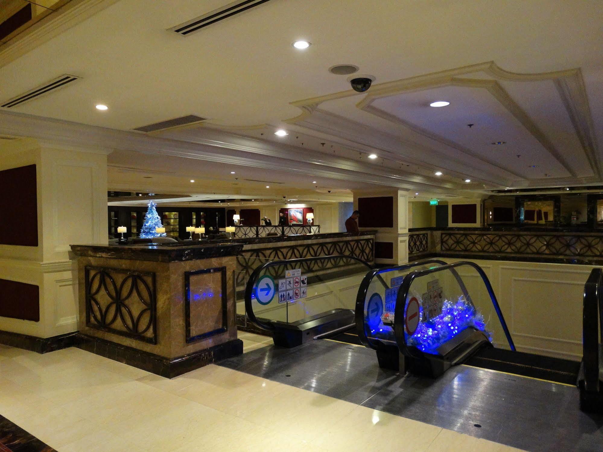 Maxims Hotel Manila
