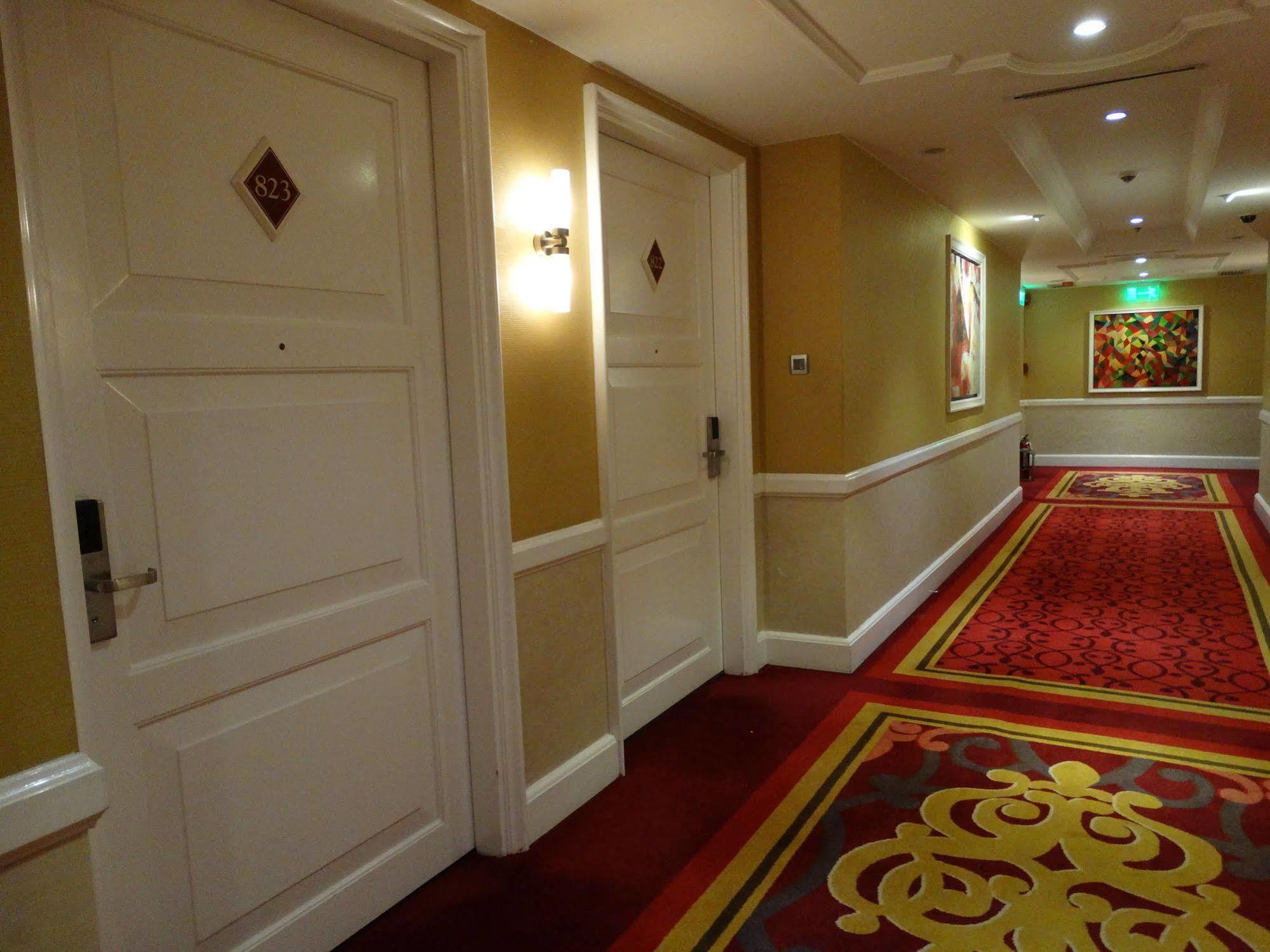 Maxims Hotel 5*