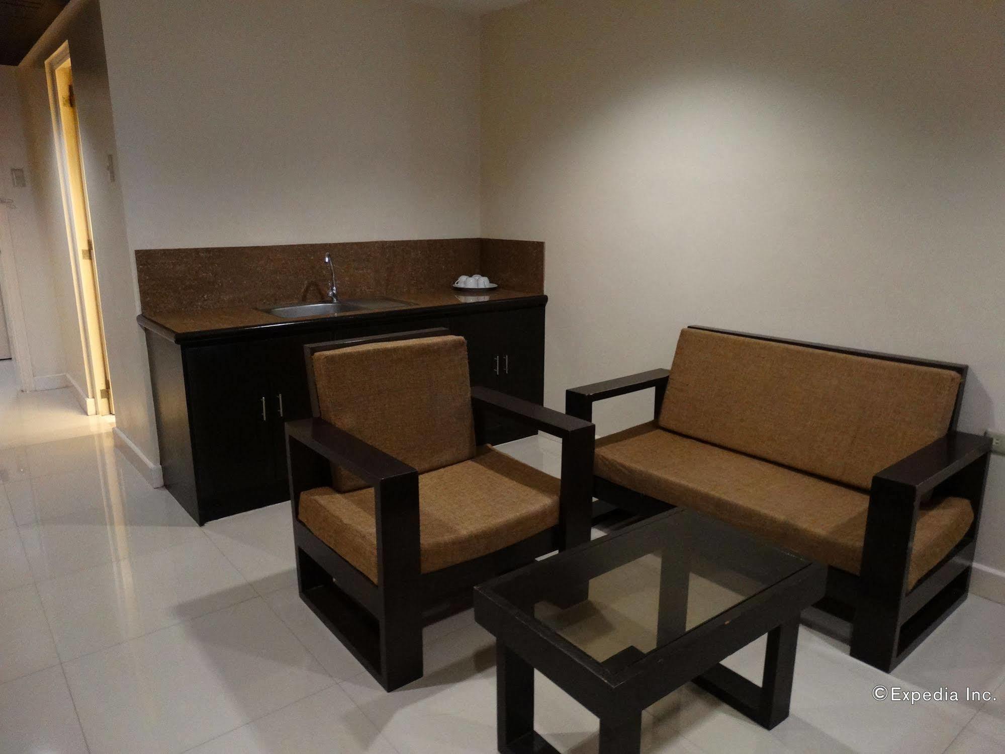 Hotel Paragon Tower 2*