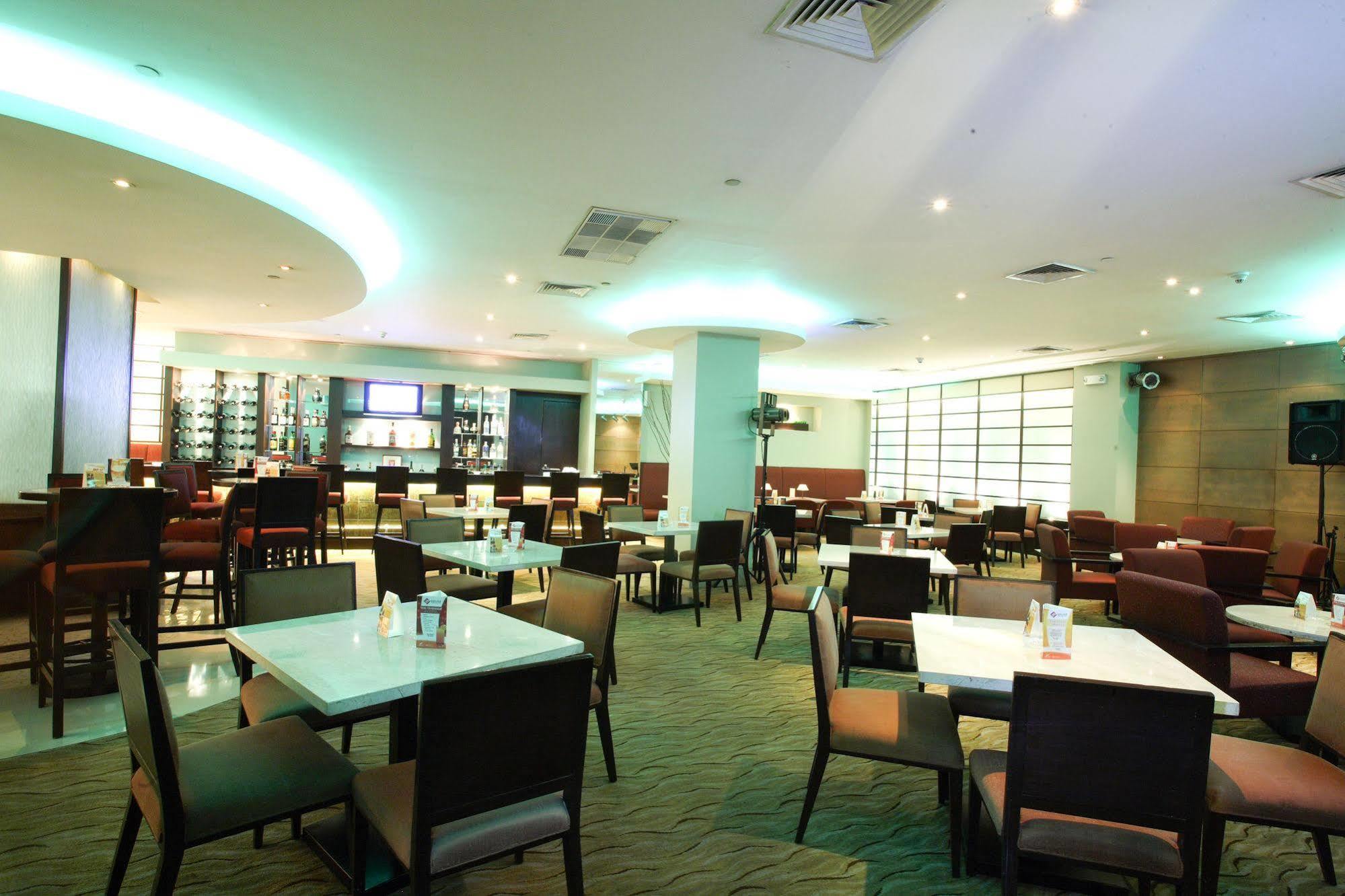 Manila Pavilion Hotel And Casino 4* Manila