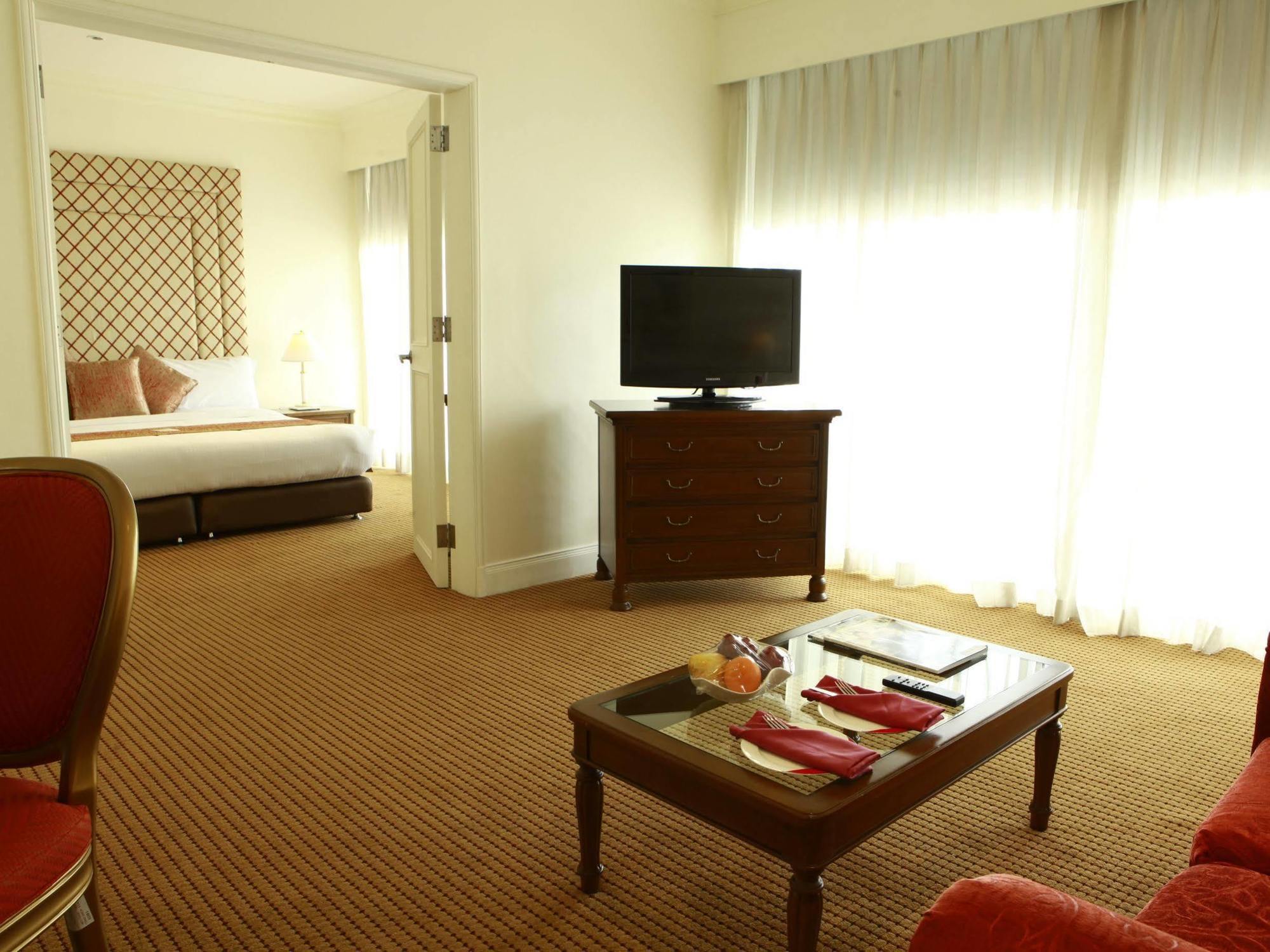 Manila Pavilion Hotel And Casino Hotel 4*