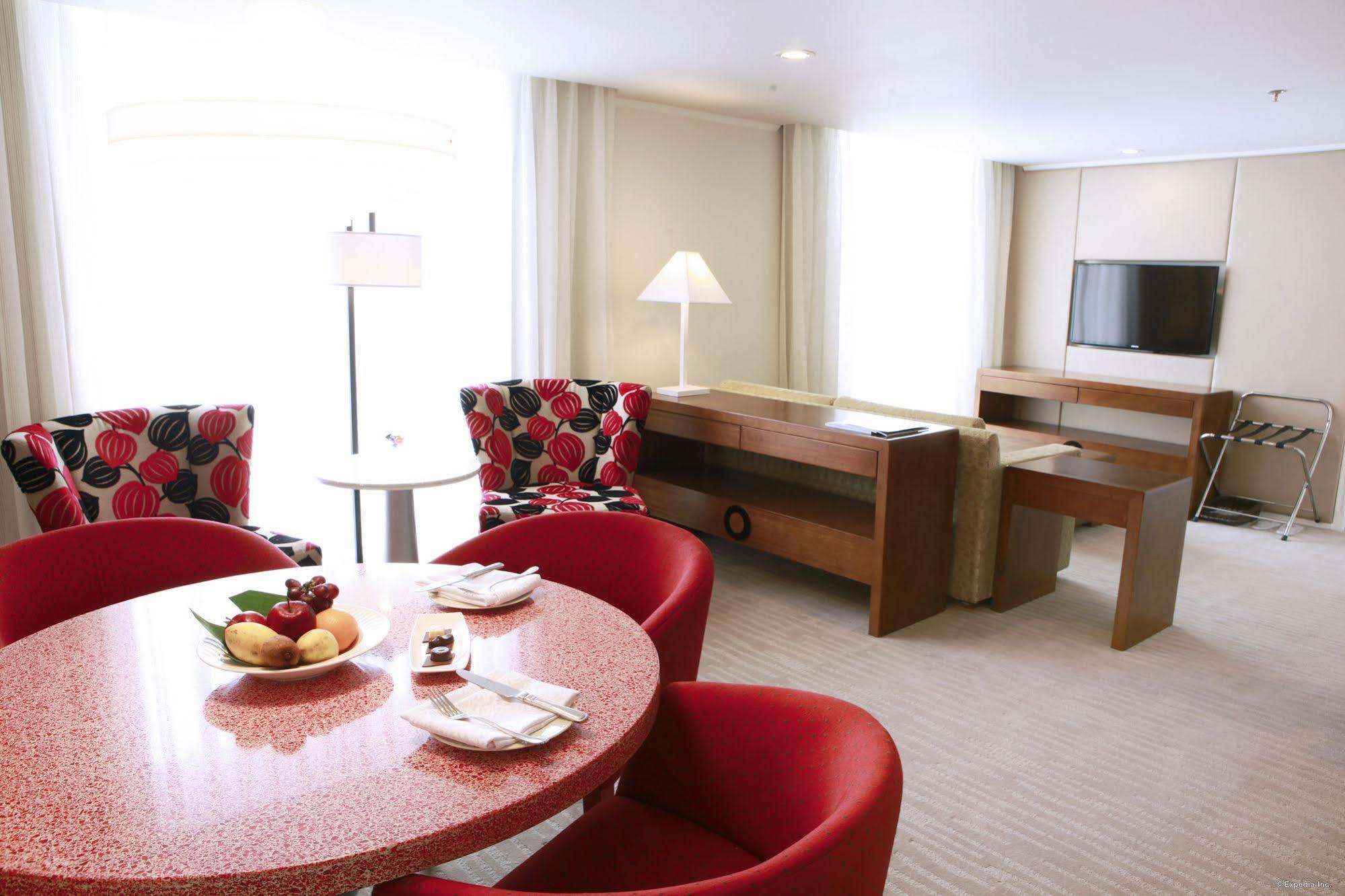Manila Pavilion Hotel And Casino Hotel 4*