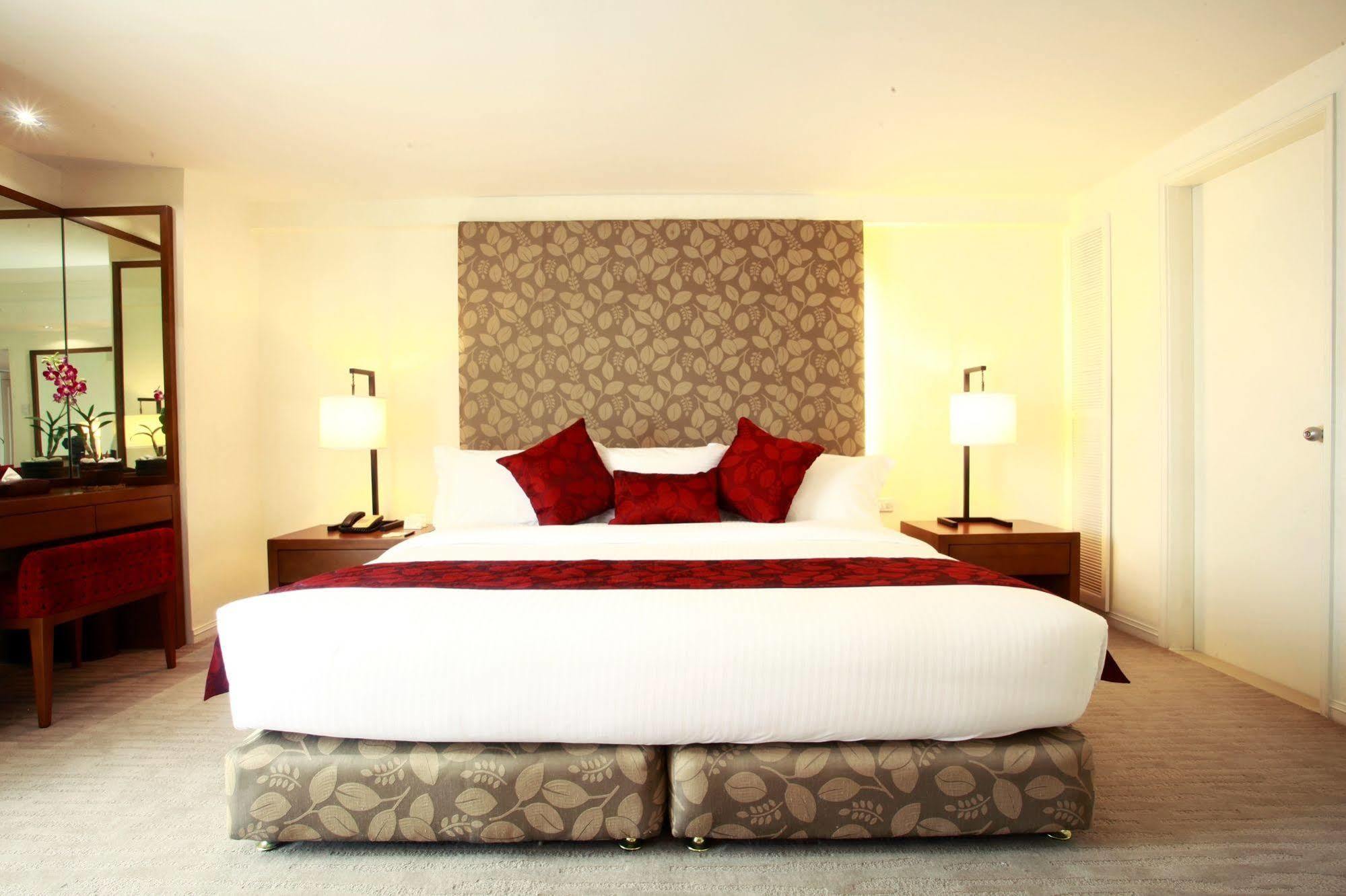Manila Pavilion Hotel And Casino Hotel