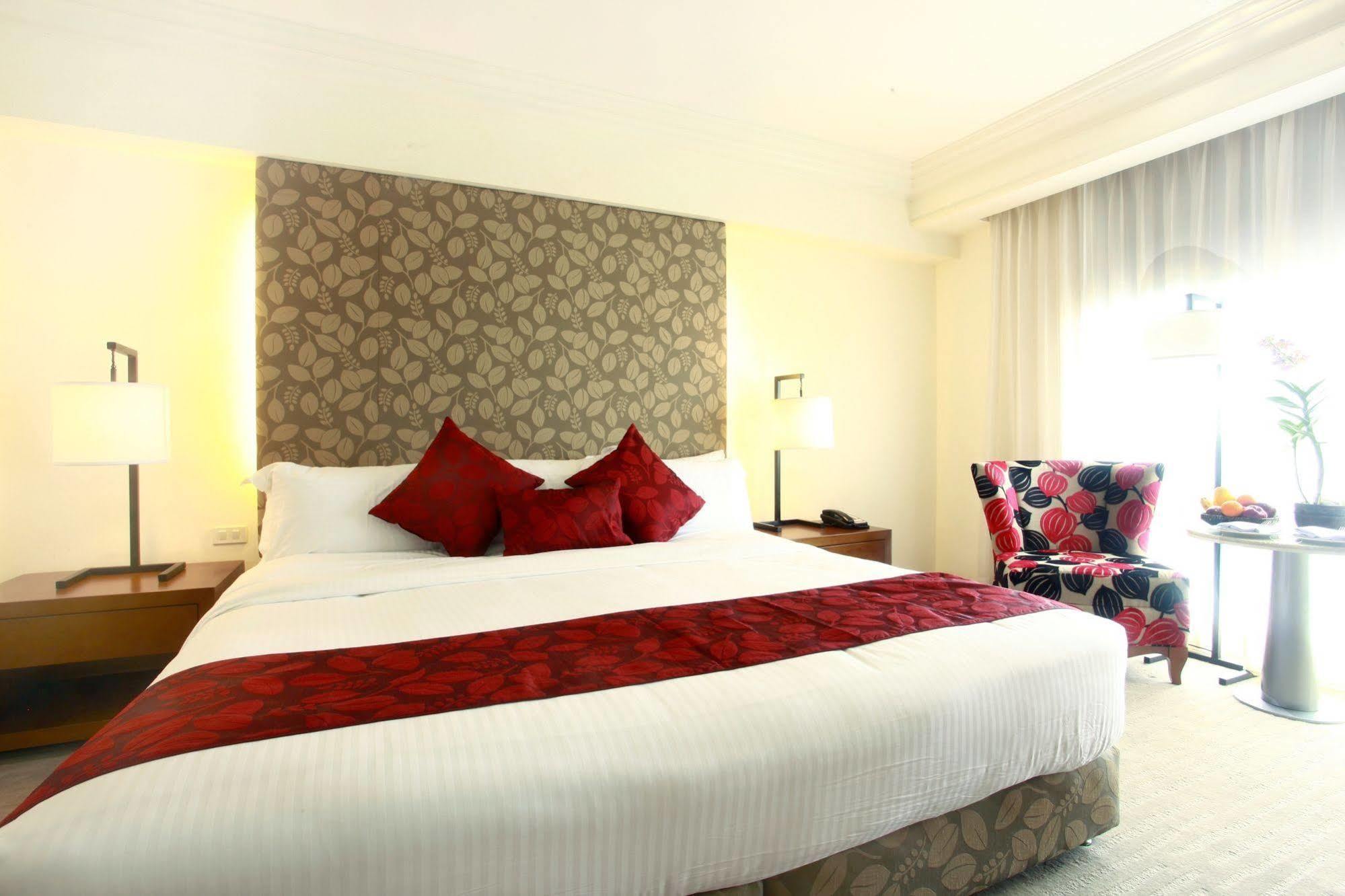 Hotel Manila Pavilion Hotel And Casino 4*