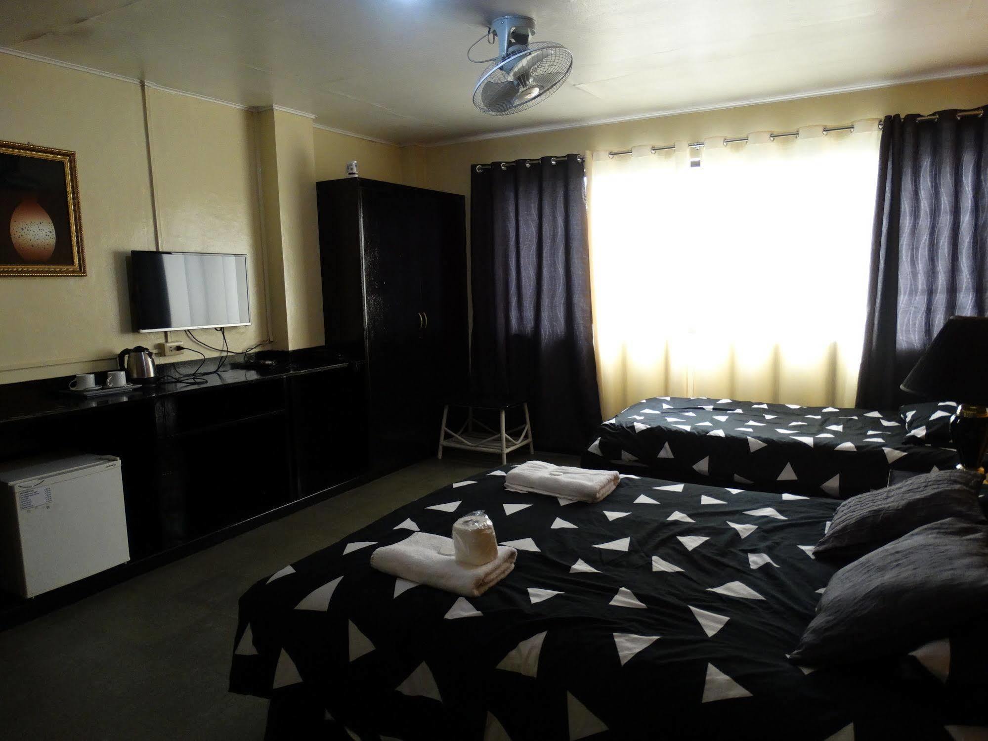 The Southern Cross 3*