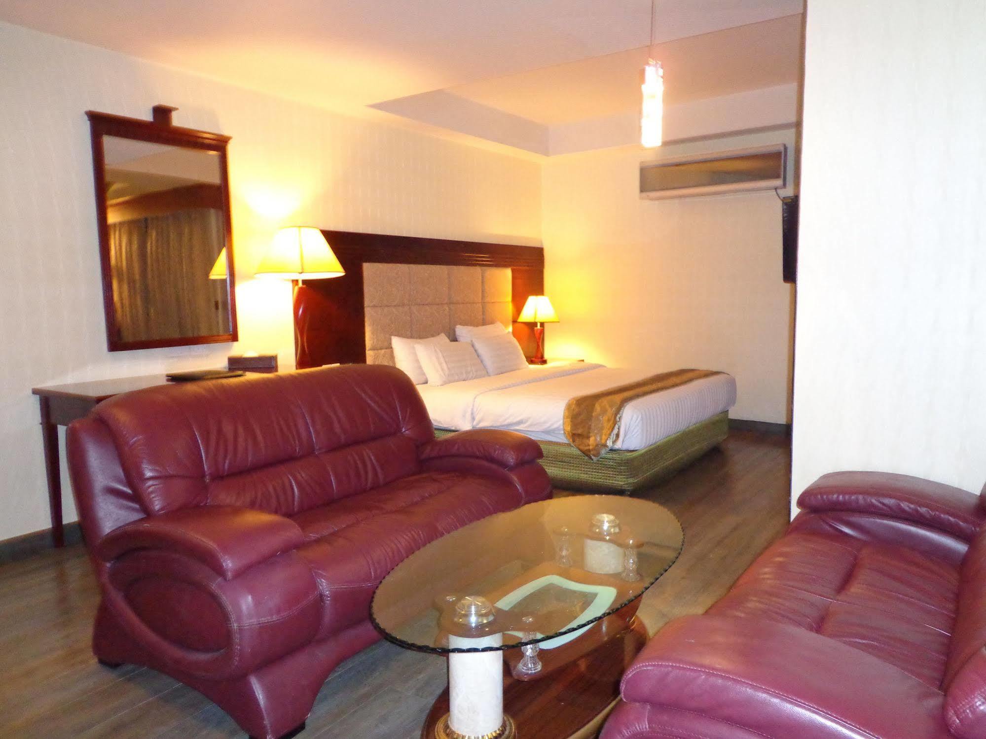 M Chereville Hotel 2*