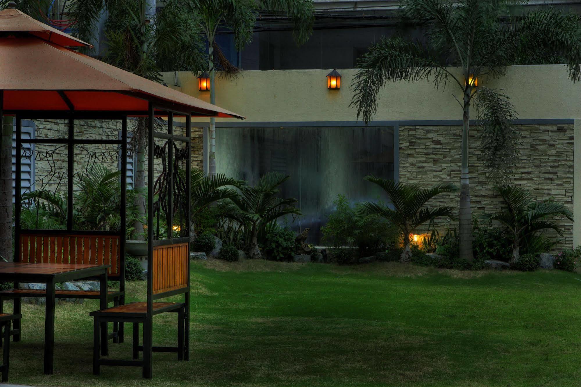 M Chereville 2* Manila