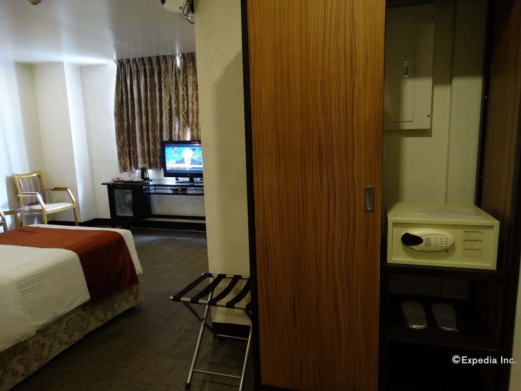 D Circle Hotel 3*