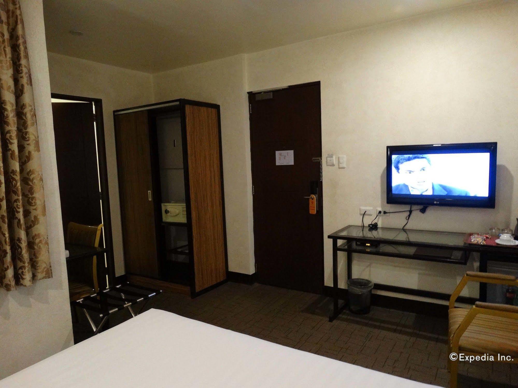 D Circle Hotel 3*