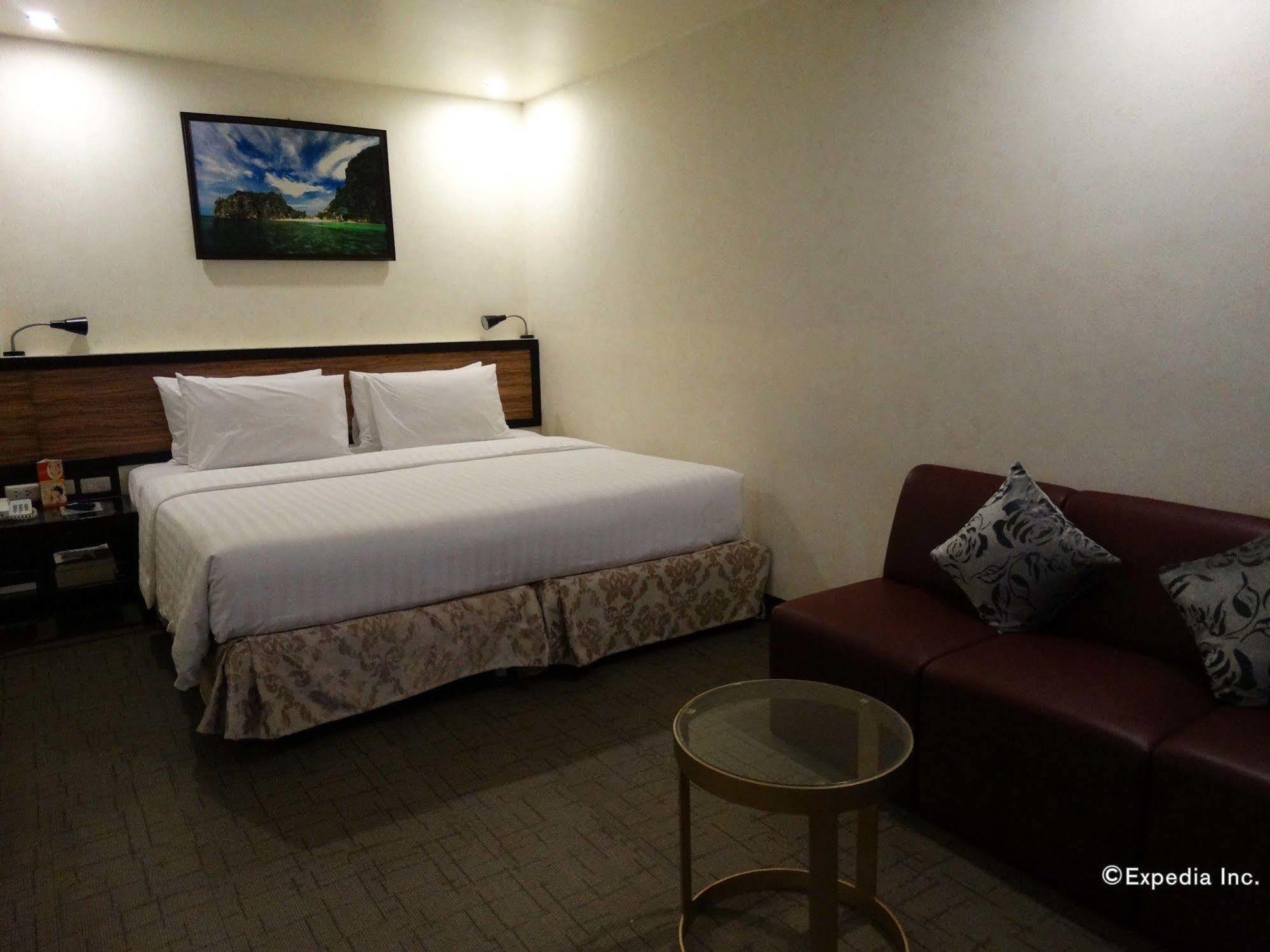 D Circle Hotel 3*