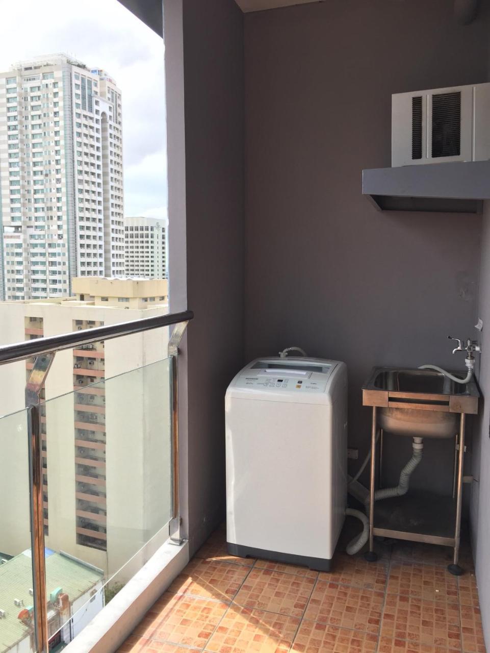 Serena's House Malate Apartment