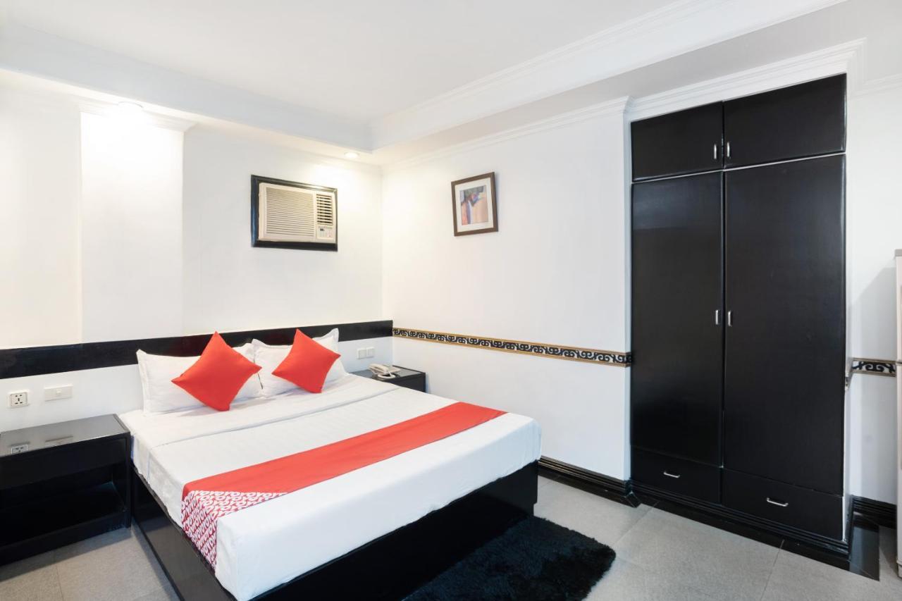 Oyo 138 White Palace 2*