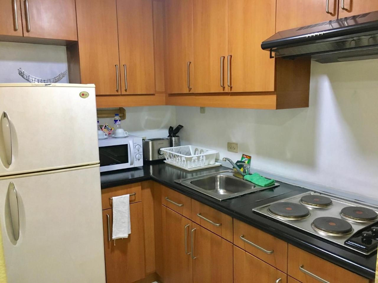 Mch Suites At Robinson's Place Residences *