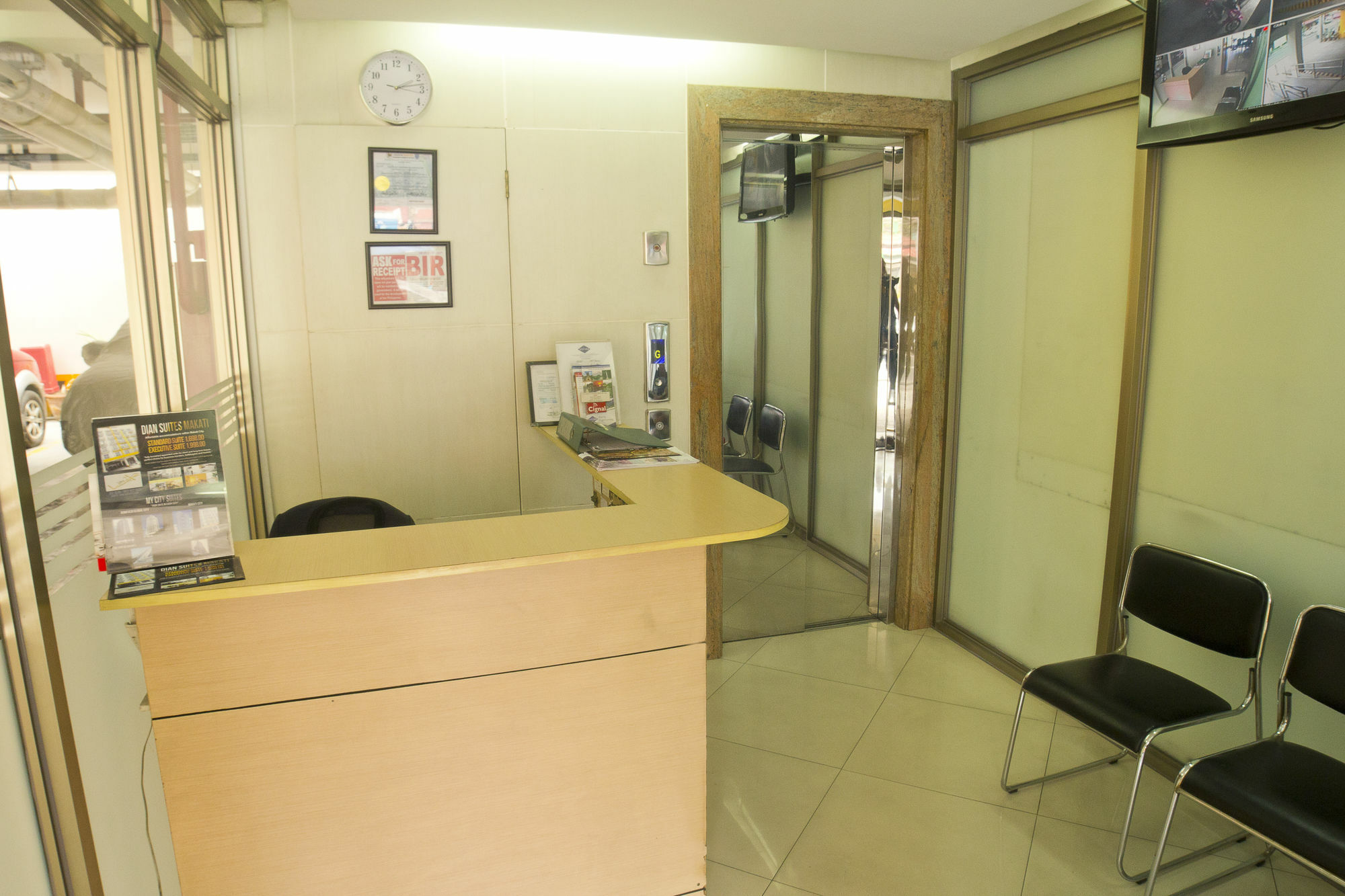 Oyo 893 Dian Makati Apartment *