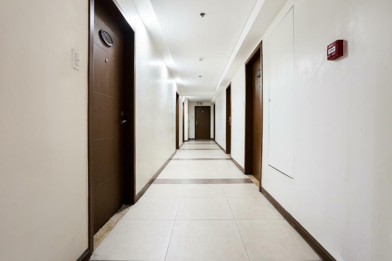 Oyo 215 Sunshine City Suites Hotel