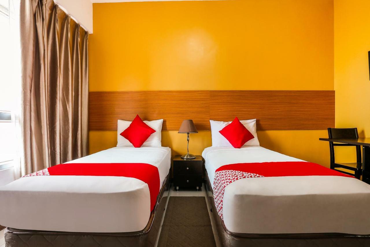 Oyo 215 Sunshine City Suites Manila