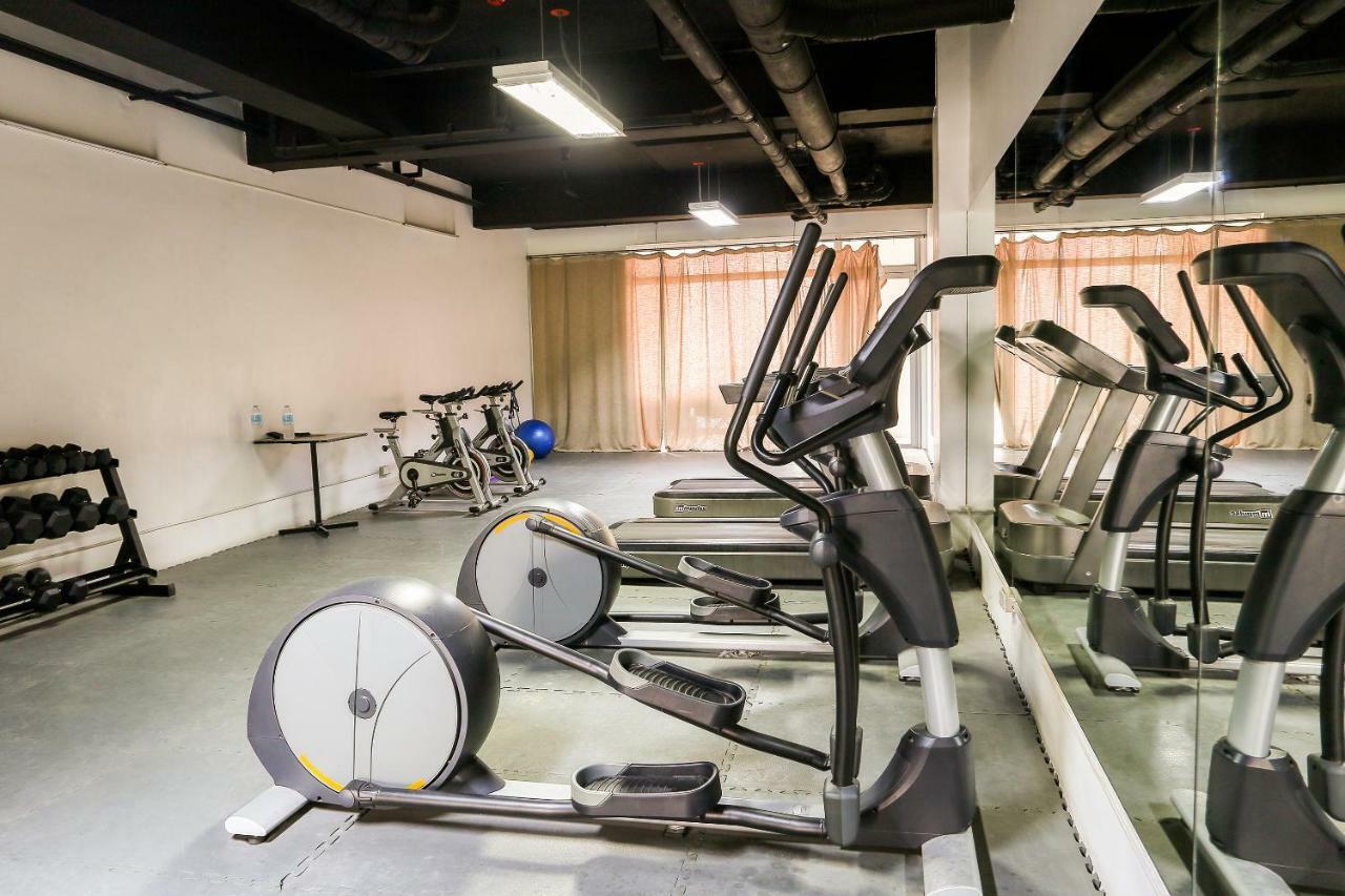Oyo 215 Sunshine City Suites Hotel