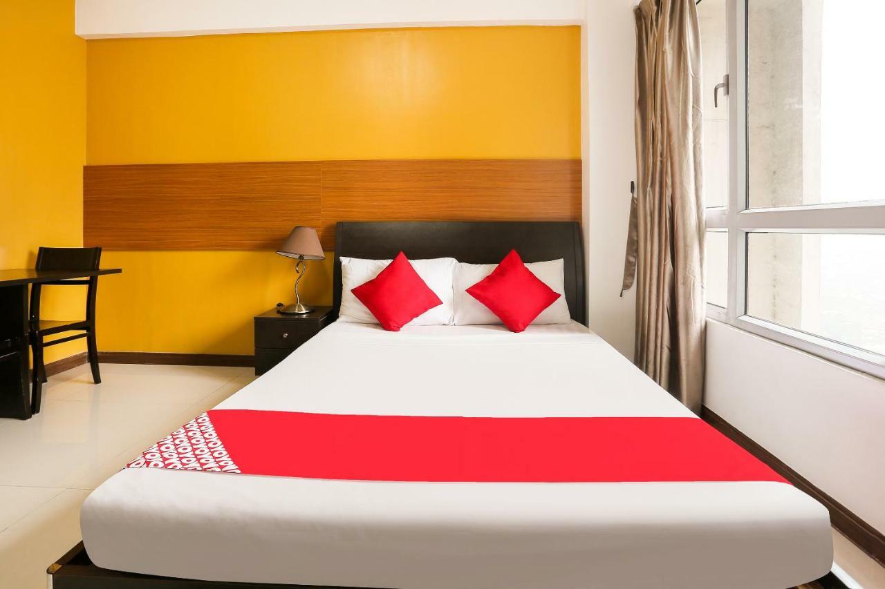 Hotel Oyo 215 Sunshine City Suites Manila