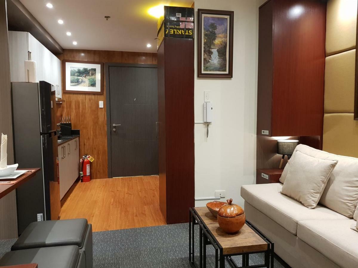 Amare La Salle Taft Apartment *