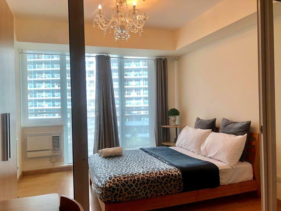 Azure C6 Balcony Wifi Near Mall Airport Multipl Units Apartment Manila