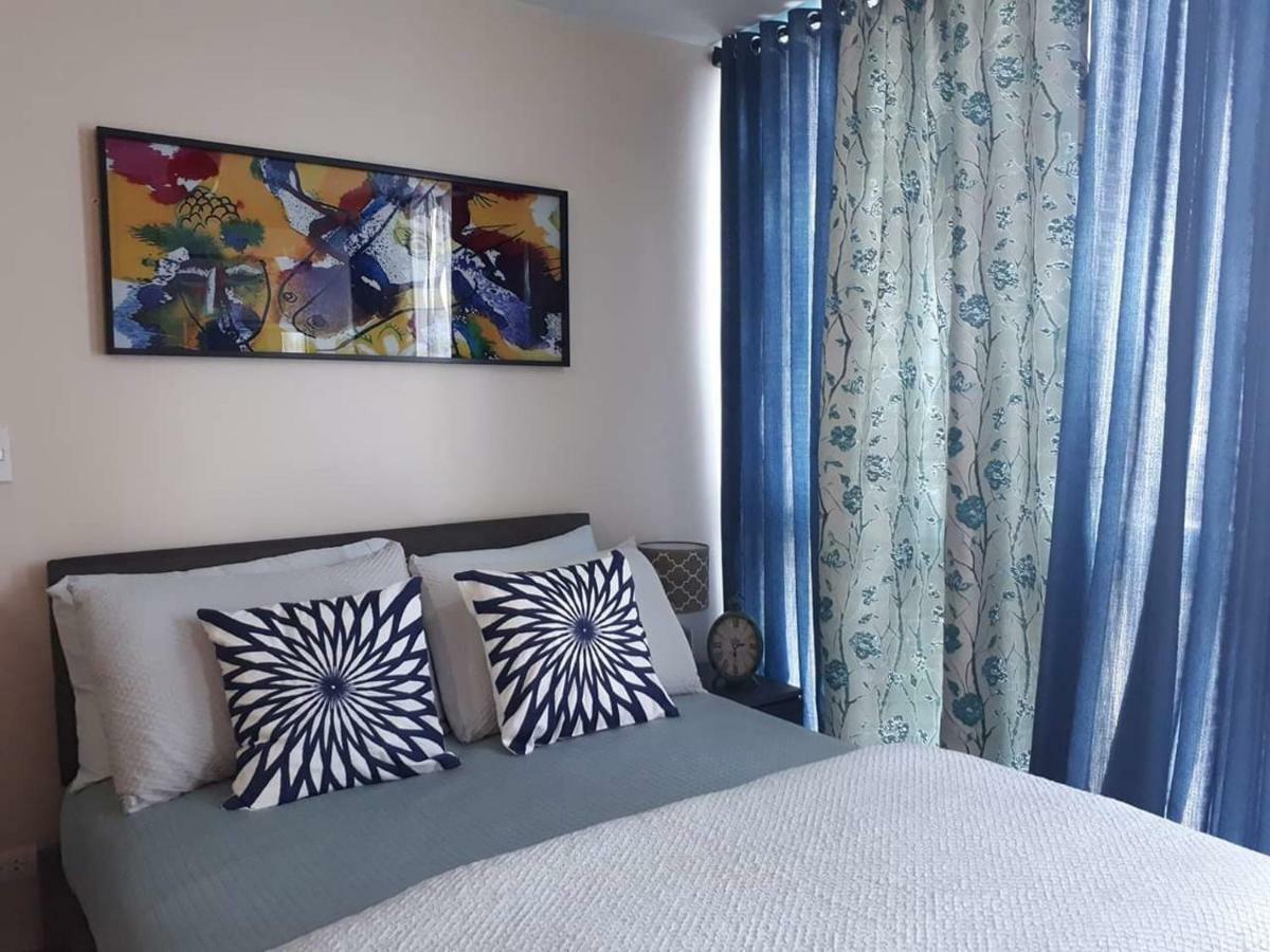 Uptown Mall Area Bonifacio Apartment *