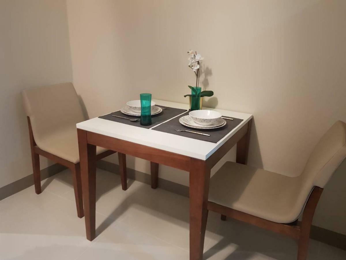 Apartment Uptown Mall Area Bonifacio Manila