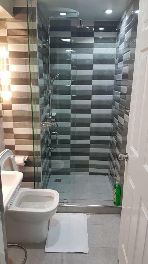Burgundy Mckinley Place Service Apartment Apartment Manila