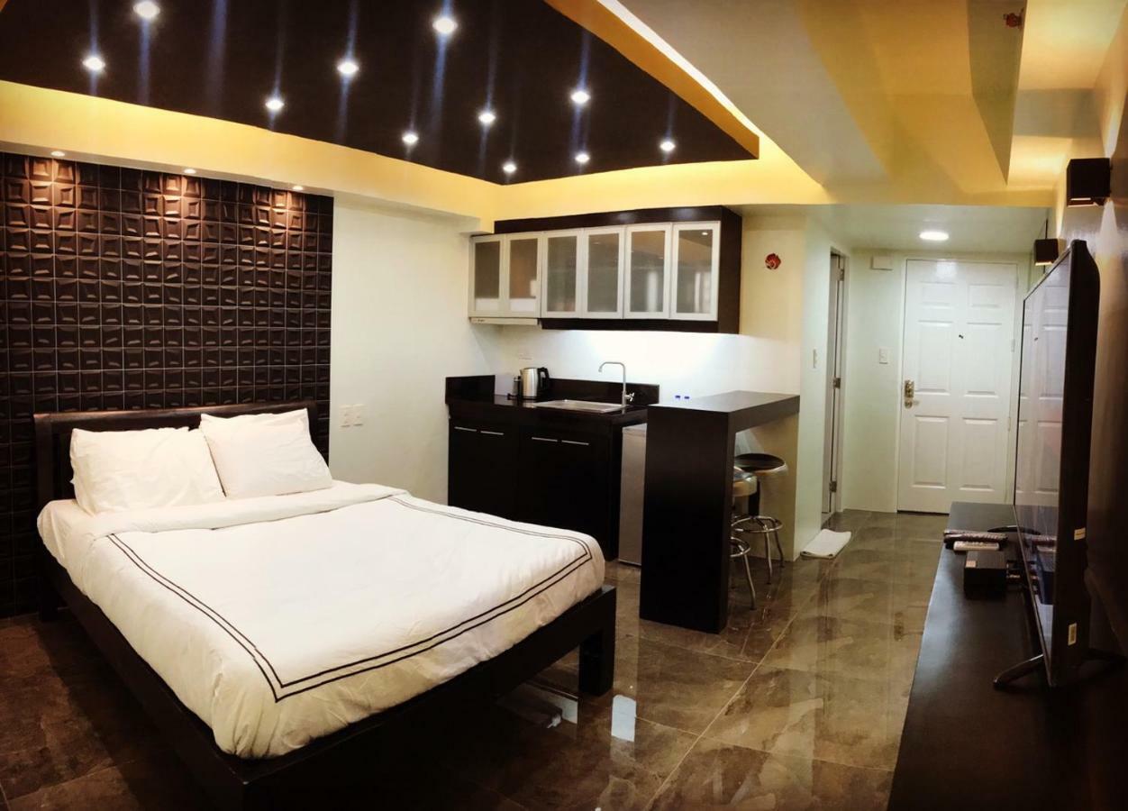 Burgundy Mckinley Place Service Apartment