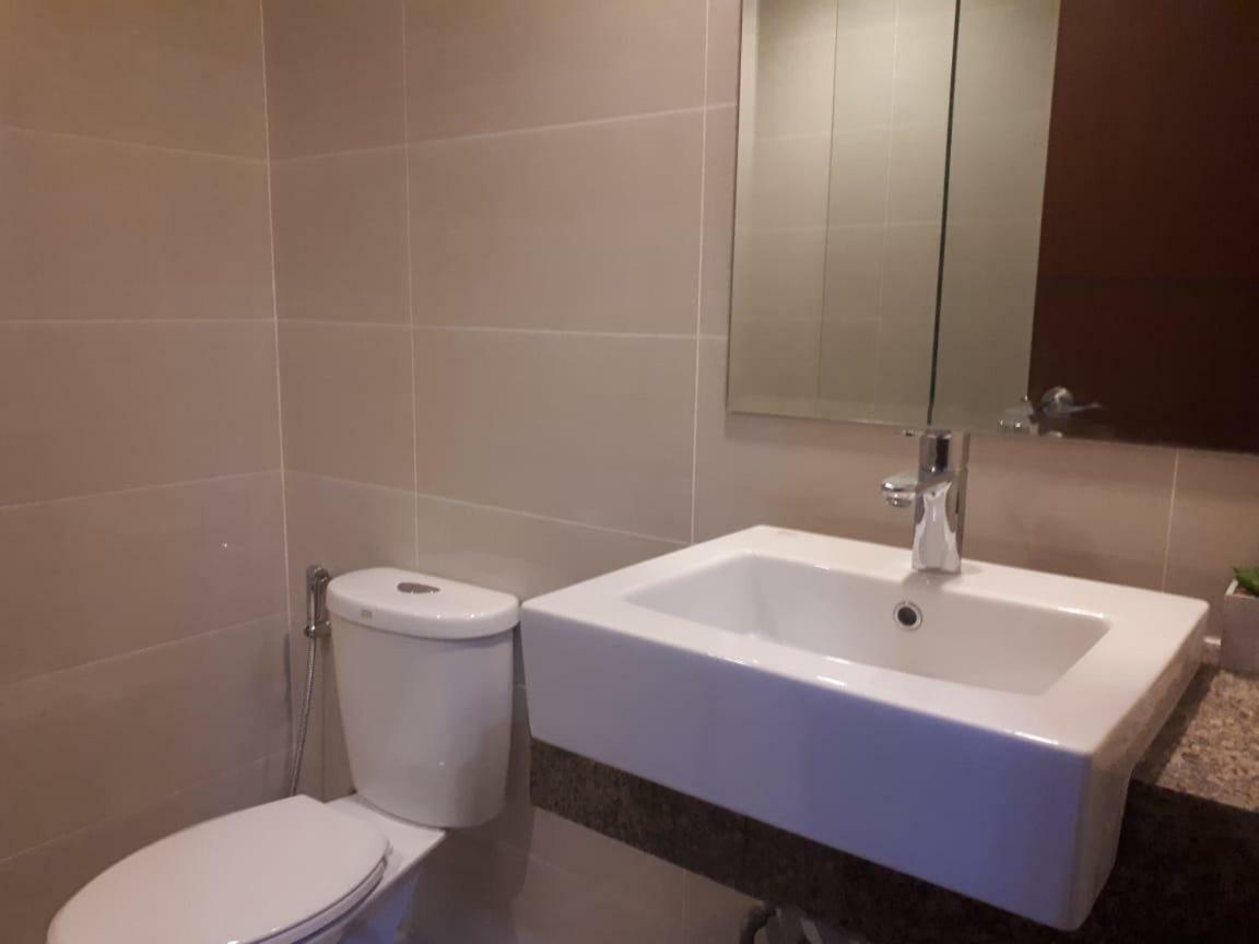 Uptown Mall Area Bonifacio Apartment Manila