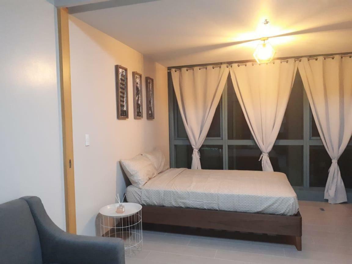 Uptown Mall Area Bonifacio Apartment *