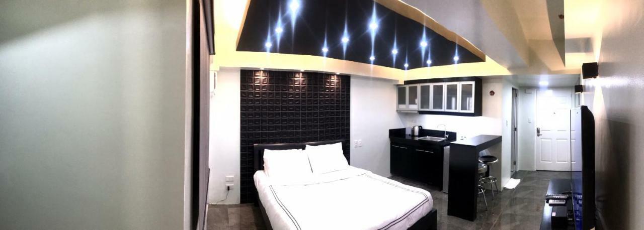 Burgundy Mckinley Place Service Apartment *