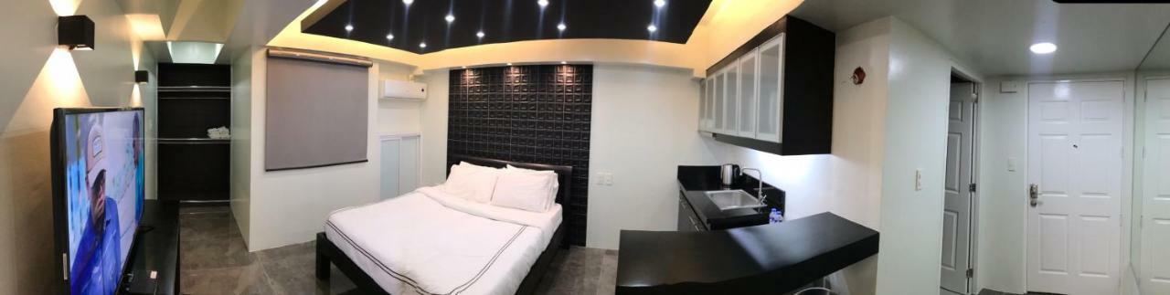 Burgundy Mckinley Place Service Apartment Manila