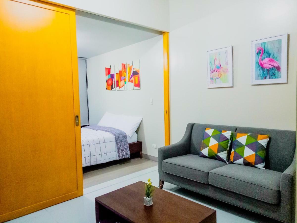 Uptown Mall Area Bonifacio Apartment